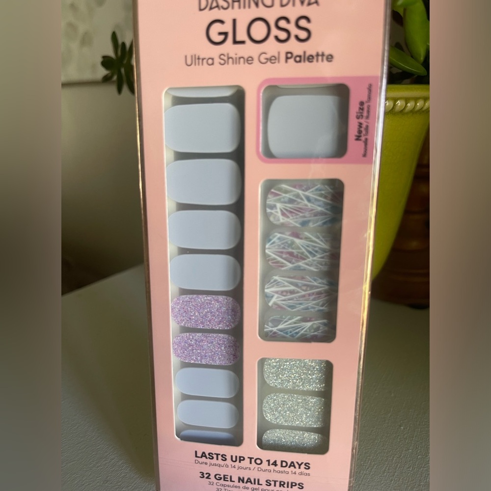 Dashing Diva gloss 32 gel nail strips Gleam glam Queen GS100